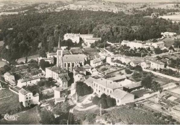 Vue aérienne ancienne du bourg